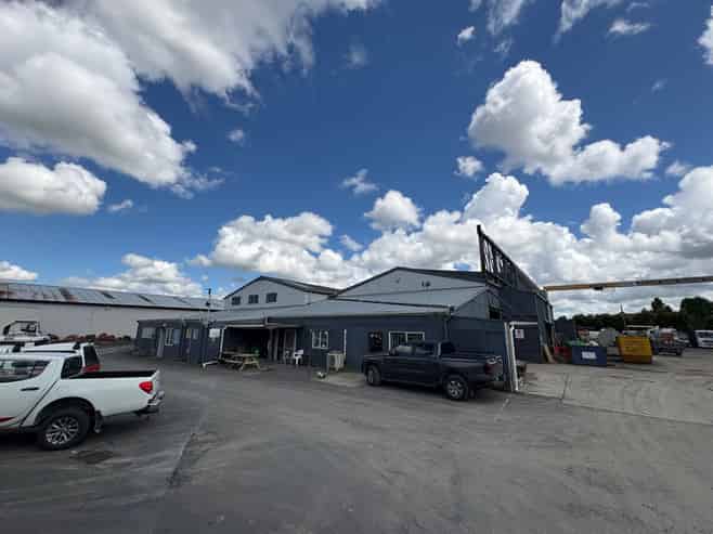 Workshop with extensive yard and gantry