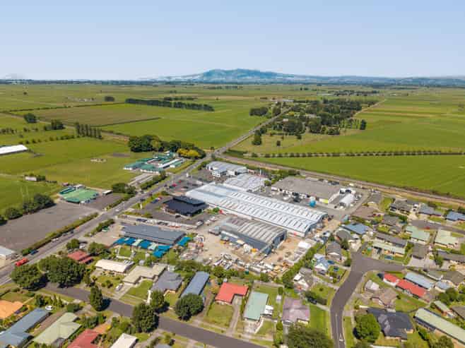 Workshop with extensive yard and gantry