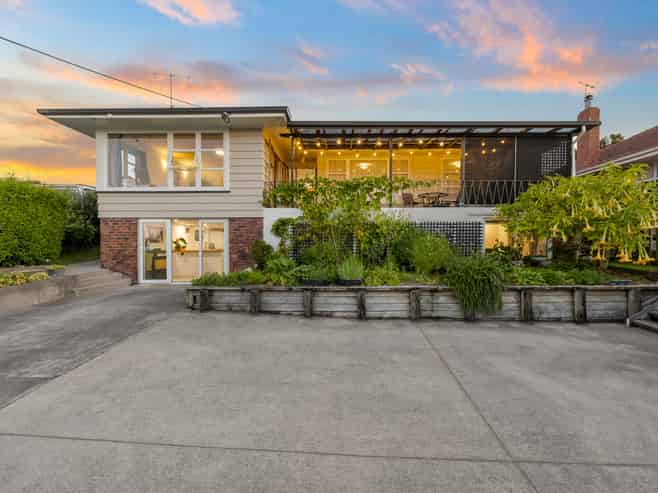 14 Sherwood Avenue, Te Atatu South