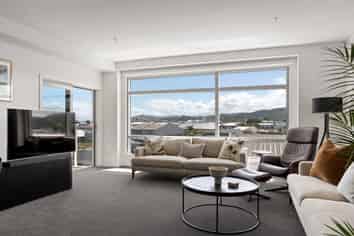 303/4 Reads Quay, Gisborne