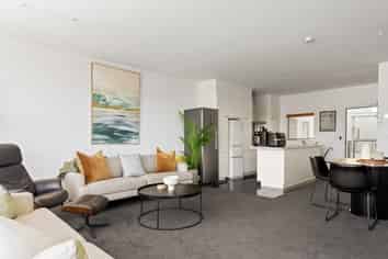 303/4 Reads Quay, Gisborne