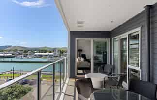 303/4 Reads Quay, Gisborne