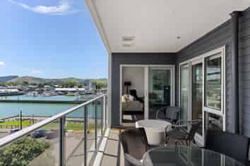 303/4 Reads Quay, Gisborne