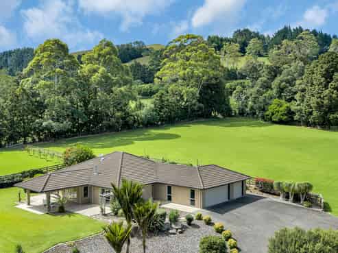 16 De L'isle Lane, Maungatapere