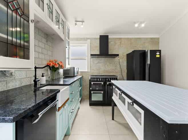 1200 Caroline Road, Mayfair