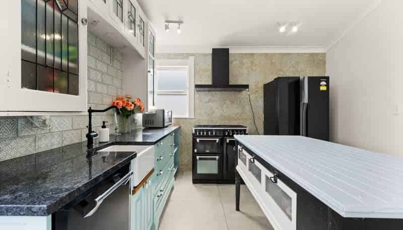 1200 Caroline Road, Mayfair