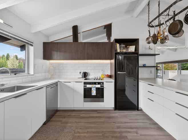 26 Yellowstone Crescent, Burwood