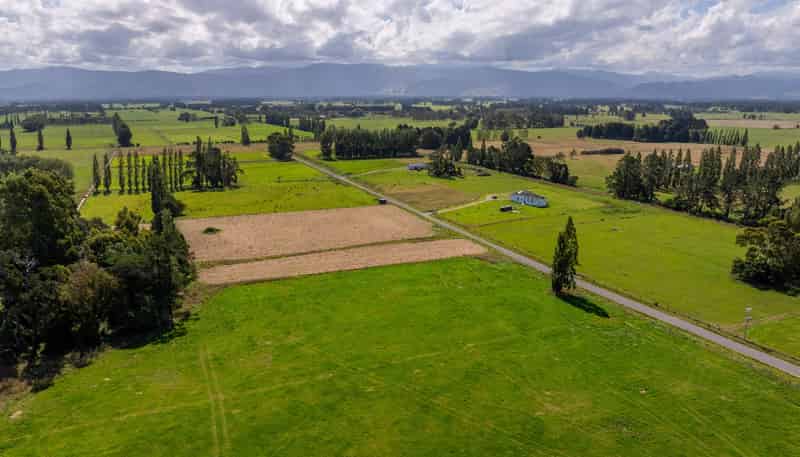 2 Kaitara Park Lane, Greytown