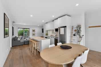 28/27 Powell Street, Avondale