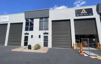 Compact and tidy Albany industrial