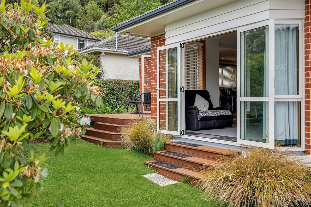 Renovated Brick Forever Home + Potential - Bild 6