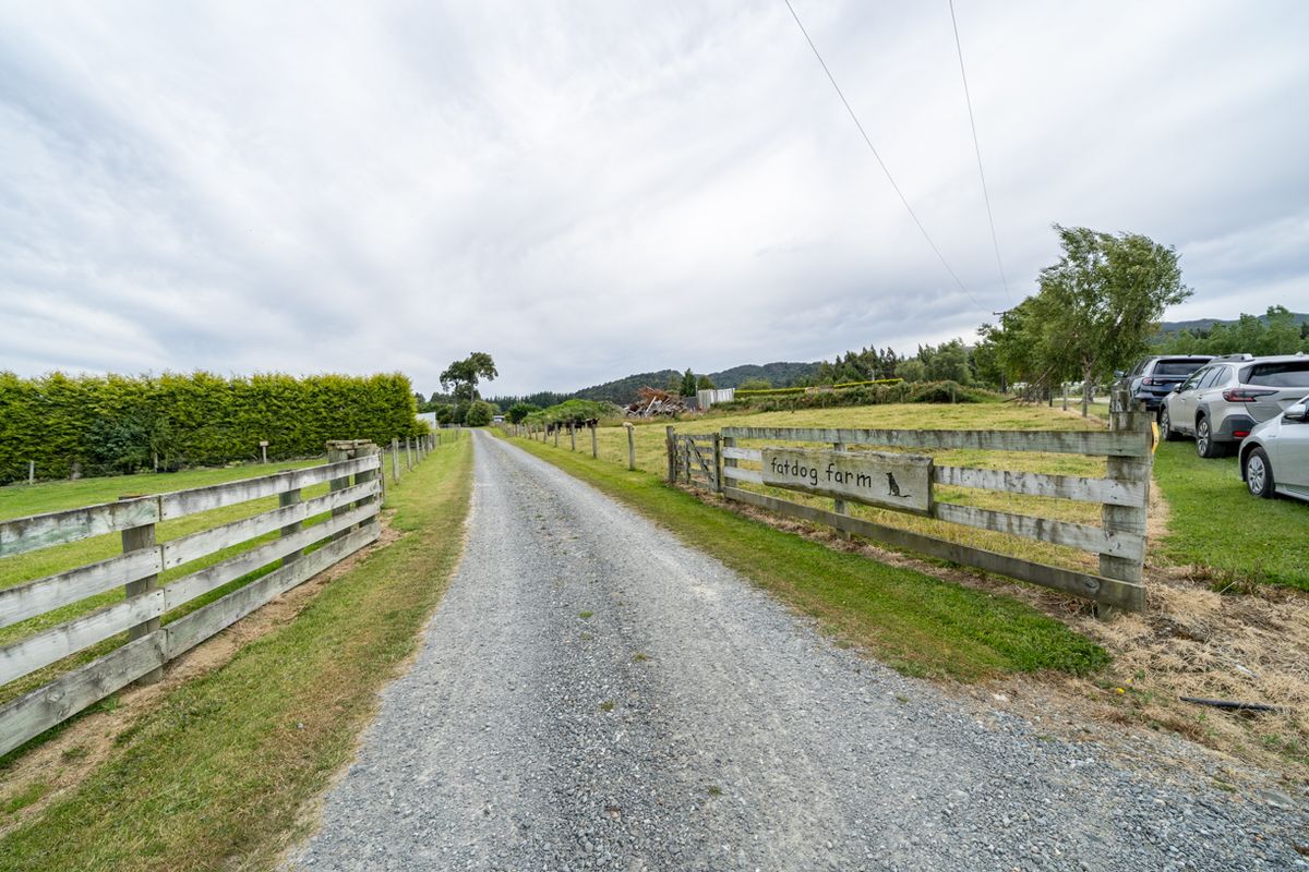 Architectural Curves, Country Views and Garaging – pohled 4