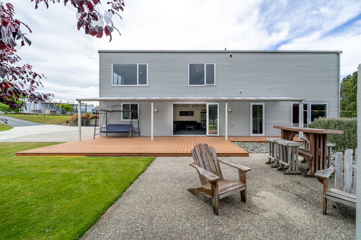 Architectural Curves, Country Views and Garaging – pohled 6