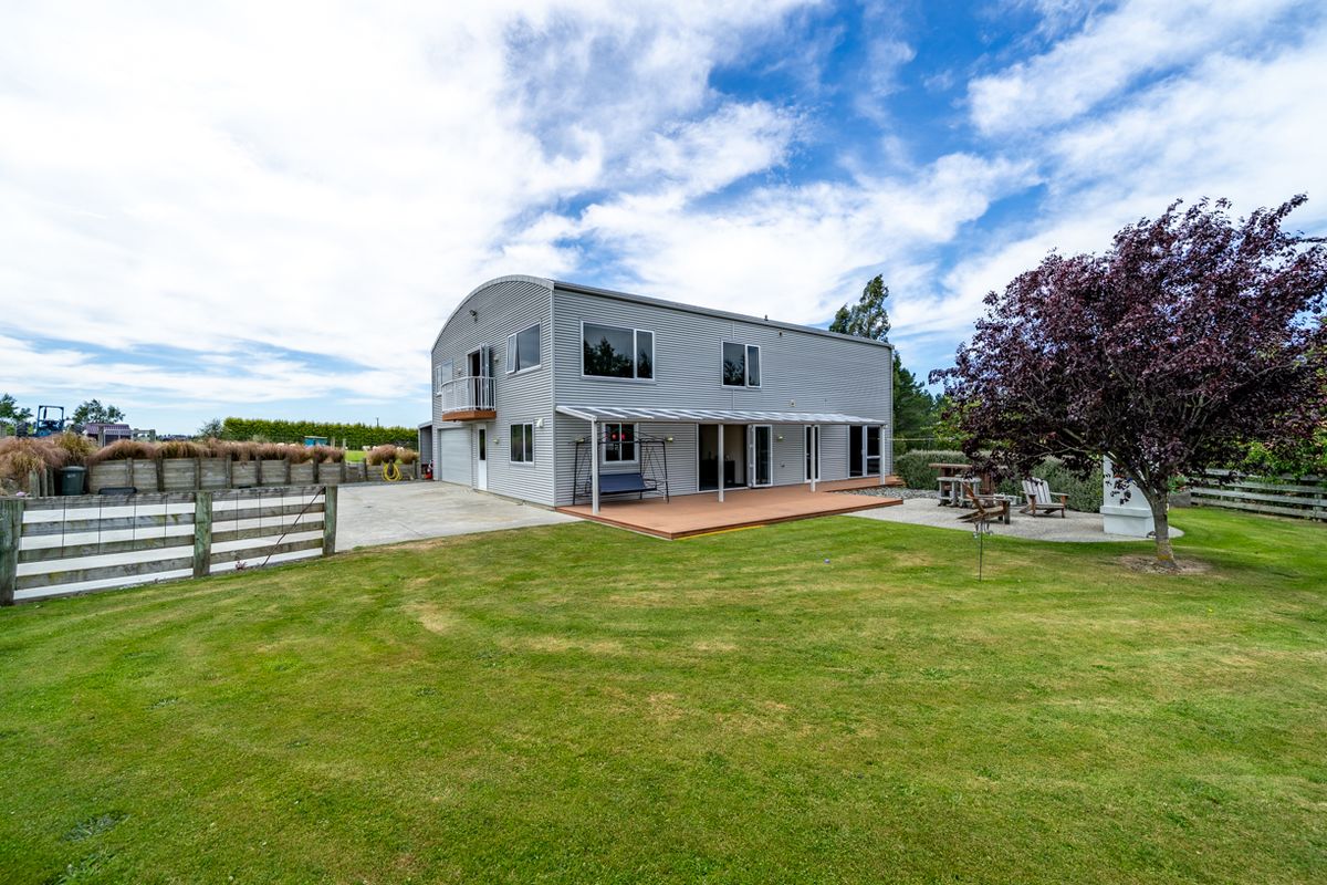 Architectural Curves, Country Views and Garaging – pohled 5