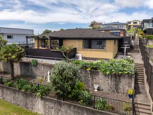 10C Long Street, Raglan