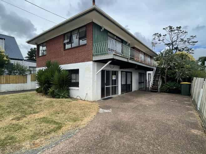 226 Henderson Valley Road , Henderson