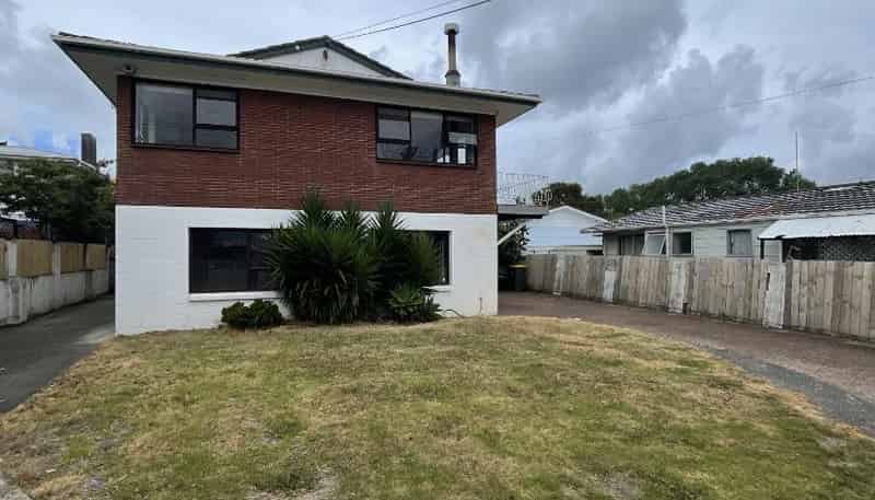 226 Henderson Valley Road , Henderson