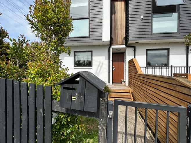 1/2 Windermere Crescent, Blockhouse Bay