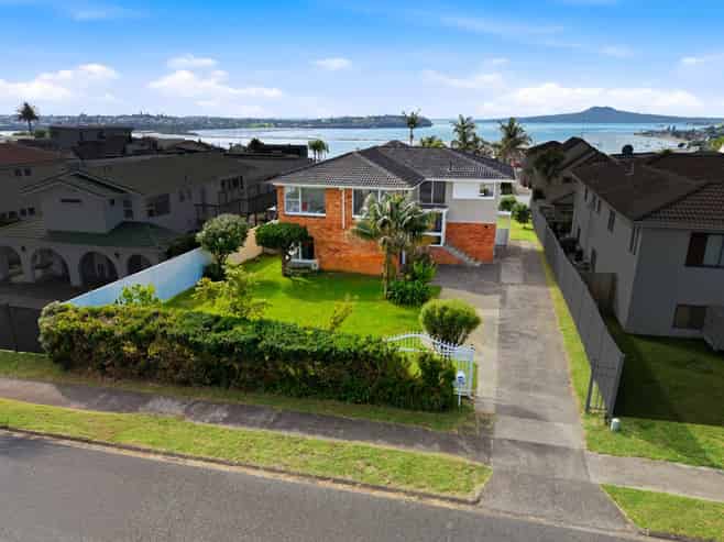 24 Sea Spray Drive, Bucklands Beach