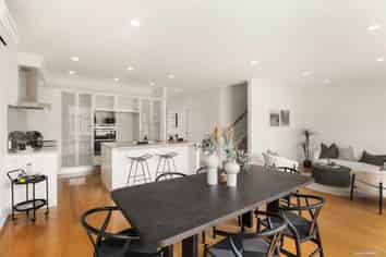 10 Baber Drive, Stonefields