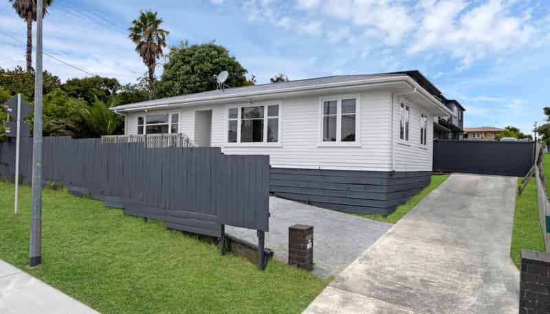 53A Sylvan Crescent, Te Atatu South