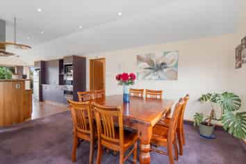 12 Grove Avenue, Weston