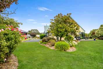 12 Grove Avenue, Weston