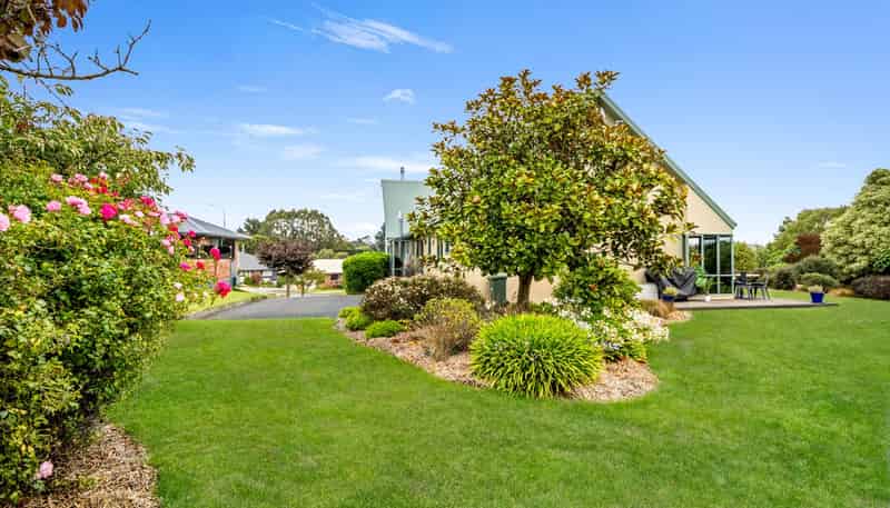 12 Grove Avenue, Weston