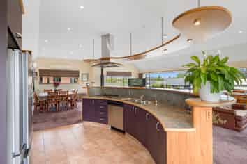 12 Grove Avenue, Weston