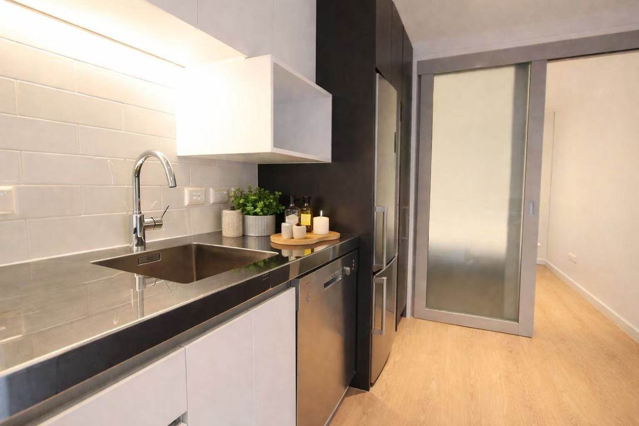 Motivated Vendor! Modern CBD Living with Carpark – pohled 6
