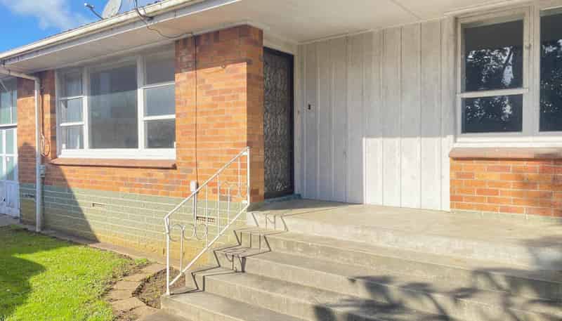 2/1 Churchill Avenue, Manurewa