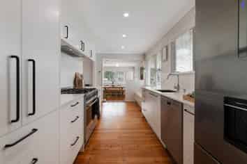 16  Wheatley Avenue, Pakuranga