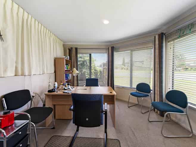 16 Barcaldine Road, Flat Bush