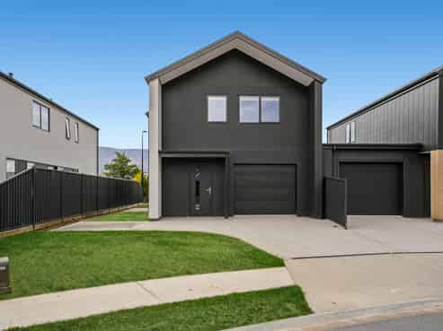 18 Woods Crescent, Cromwell