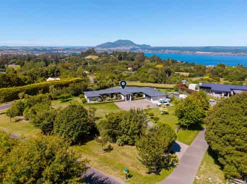 35 Blue Ridge Drive, Acacia Bay