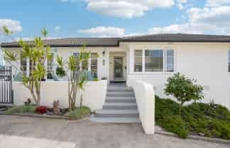 2/233b Hillsborough Road, Mount Roskill