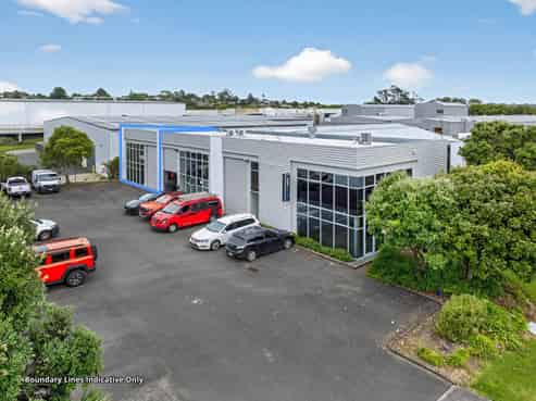 Vacant & Ultra Tidy 179.9sqm Industrial