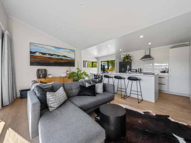 66C Thomas Road, Carterton