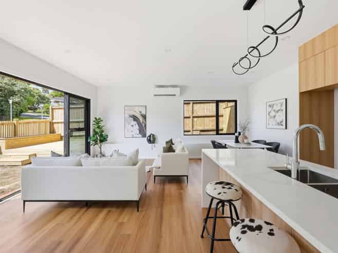 8 Weetman Drive, Browns Bay