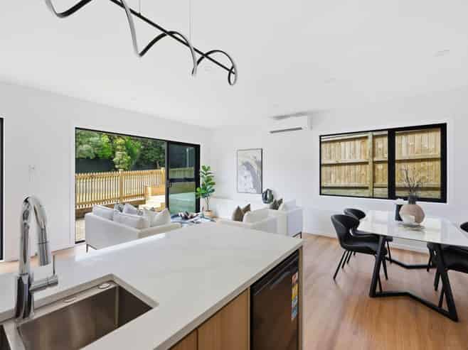 8 Weetman Drive, Browns Bay