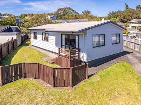40 Treadwell Street, Springvale