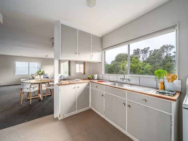 Top Floor/32 Thurleigh Grove, Karori