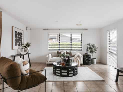 14 Glenmonarch Place, Pyes Pa