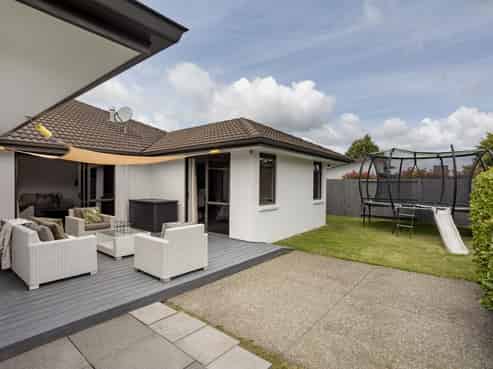 14 Glenmonarch Place, Pyes Pa