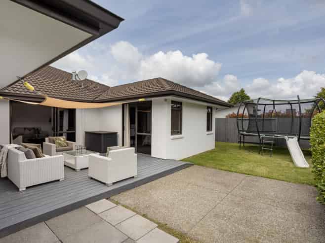 14 Glenmonarch Place, Pyes Pa