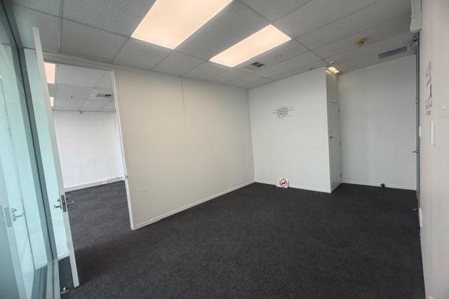 Bright Level 2 Workspace - Veel