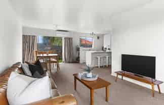 2/32 Meeanee Quay, Westshore