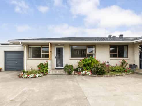 2/32 Meeanee Quay, Westshore