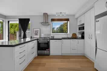 6 Blossomdale Place, Bishopdale