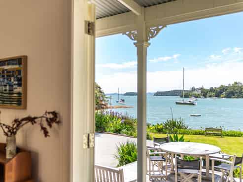 16 Creswell Street, Opua